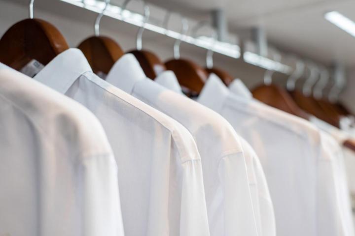 Rendez-vous dans notre blanchisserie pour nettoyer vos articles textiles !
